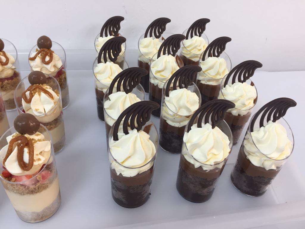 Chocolate sponge cream tray