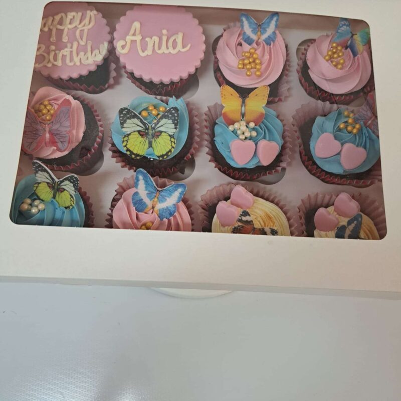 12  Personalised cup cakes