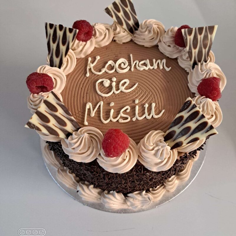 Chocolate Cake with Raspberry 8"