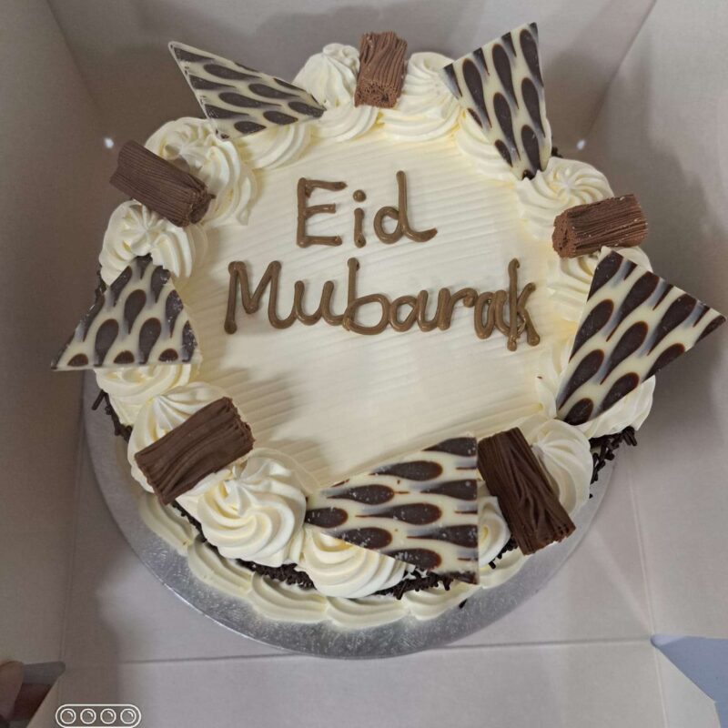 Mixed curl flakes cake