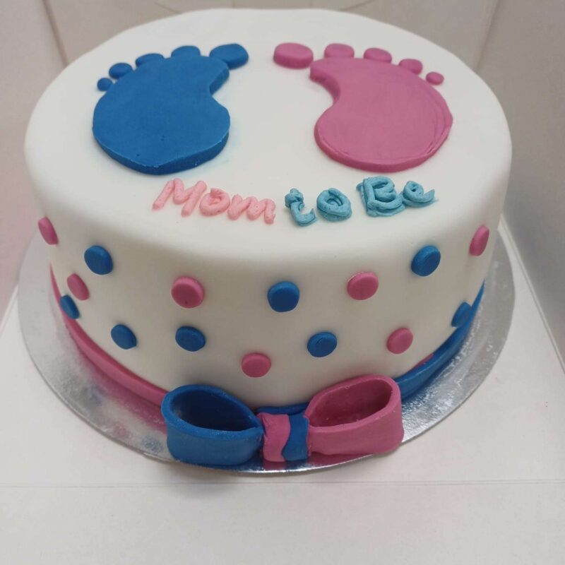 Gender Reveal cake with baby's paw