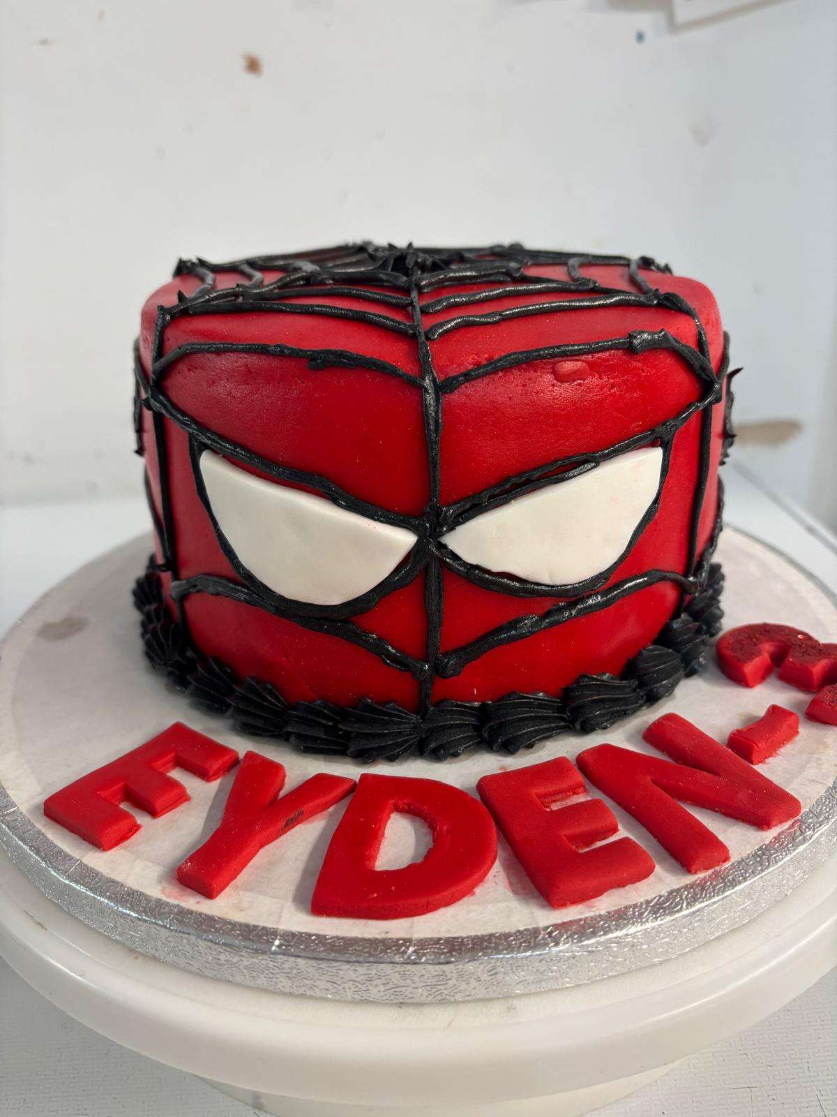 Spiderman Figure cake with fondant - Image 3