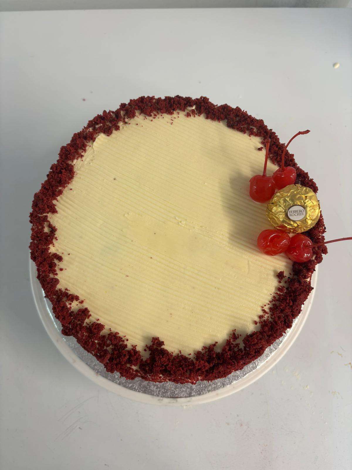 Red Velvet With Ferraro - Image 2