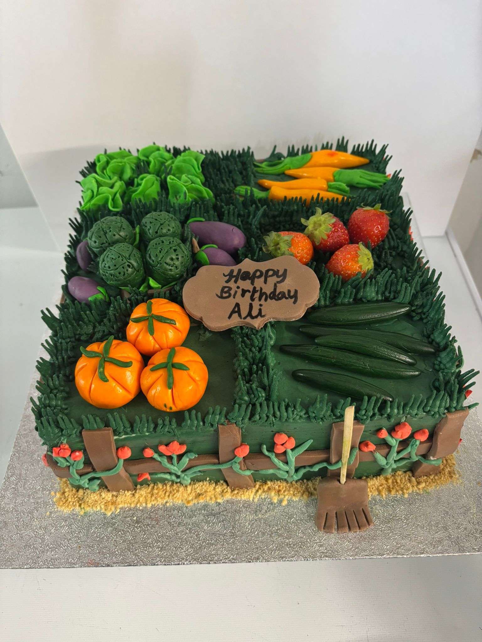 Garden Theme Cake - Image 3